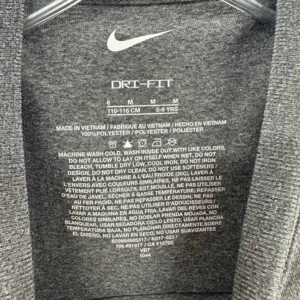 Nike Dri-Fit T-Shirt Boy Size 6 (M)  Gray Big Nike Check Logo Short Sleeve Shirt